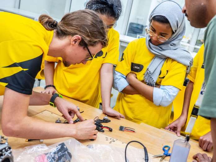 Die Drone Racing League und Draganfly entwickeln ein neues STEM Programm mit Woz Ed und Imagine Learnings Robotify
