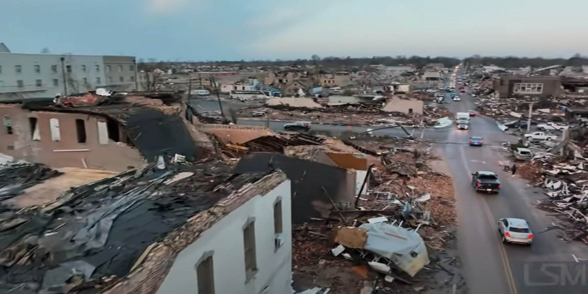 Drohnen erfassen die schrecklichen Tornado Verwüstungen in Kentucky