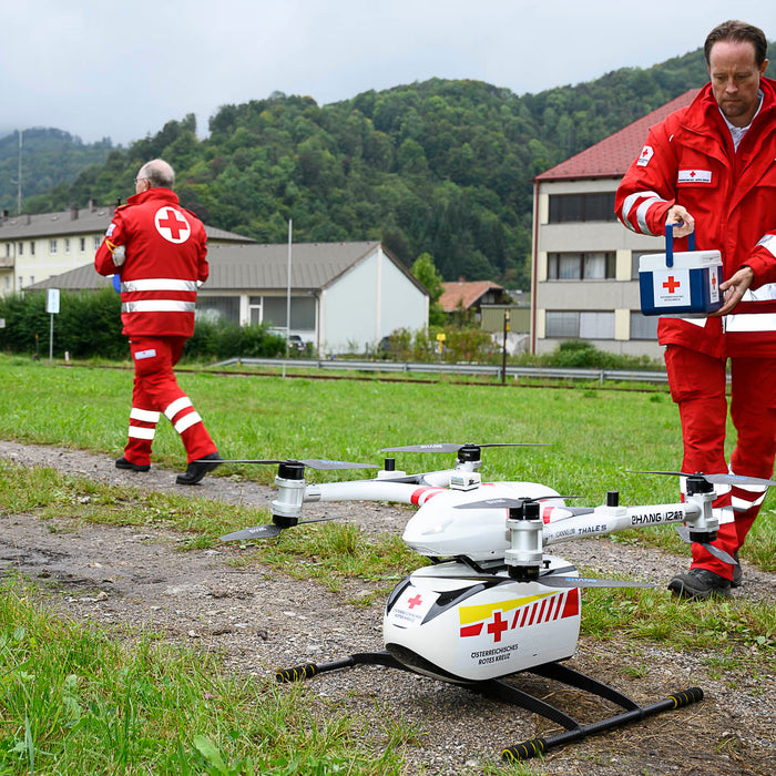 Premiere beim Roten Kreuz: Drohne liefert Blutkonserve