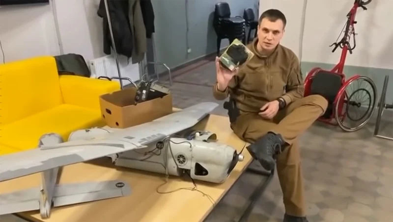 Ukraine öffnet russische Drohne und findet Canon DSLR im Inneren